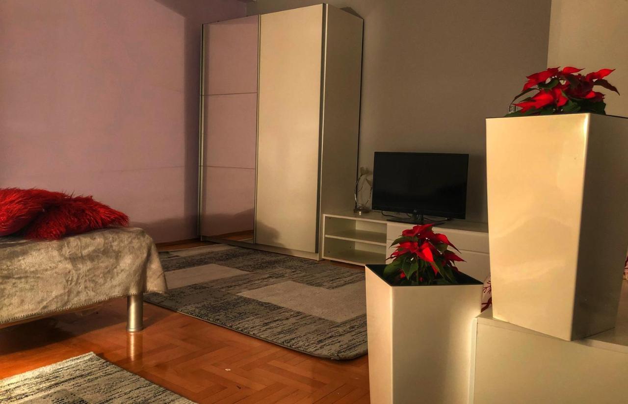 Apartments Near City Center Скоп'є Екстер'єр фото